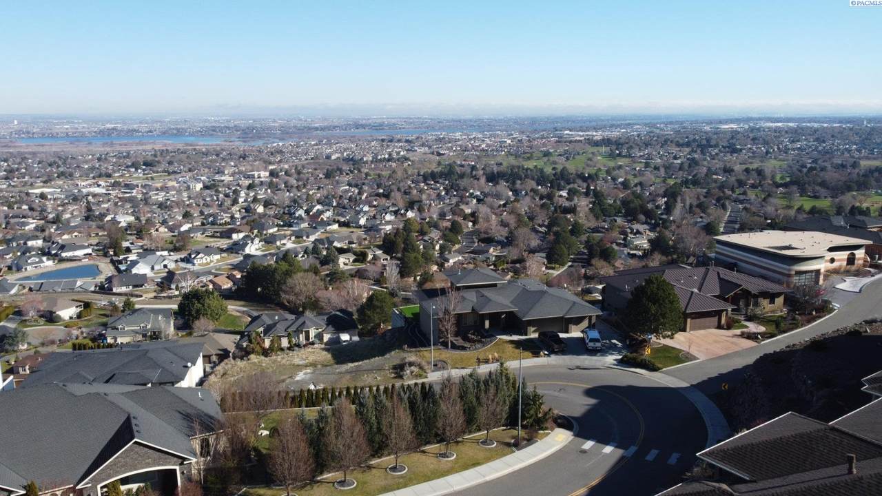 486 Mont Blanc Way - Photo 1