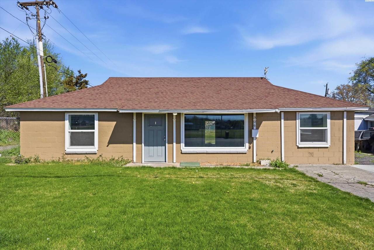 906 10th Ave - Photo 1