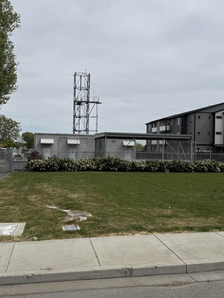 400 Arthur - Photo 1