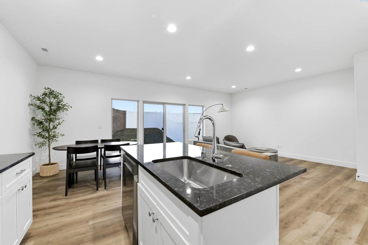 7423 Grapevine Ct - Photo 1