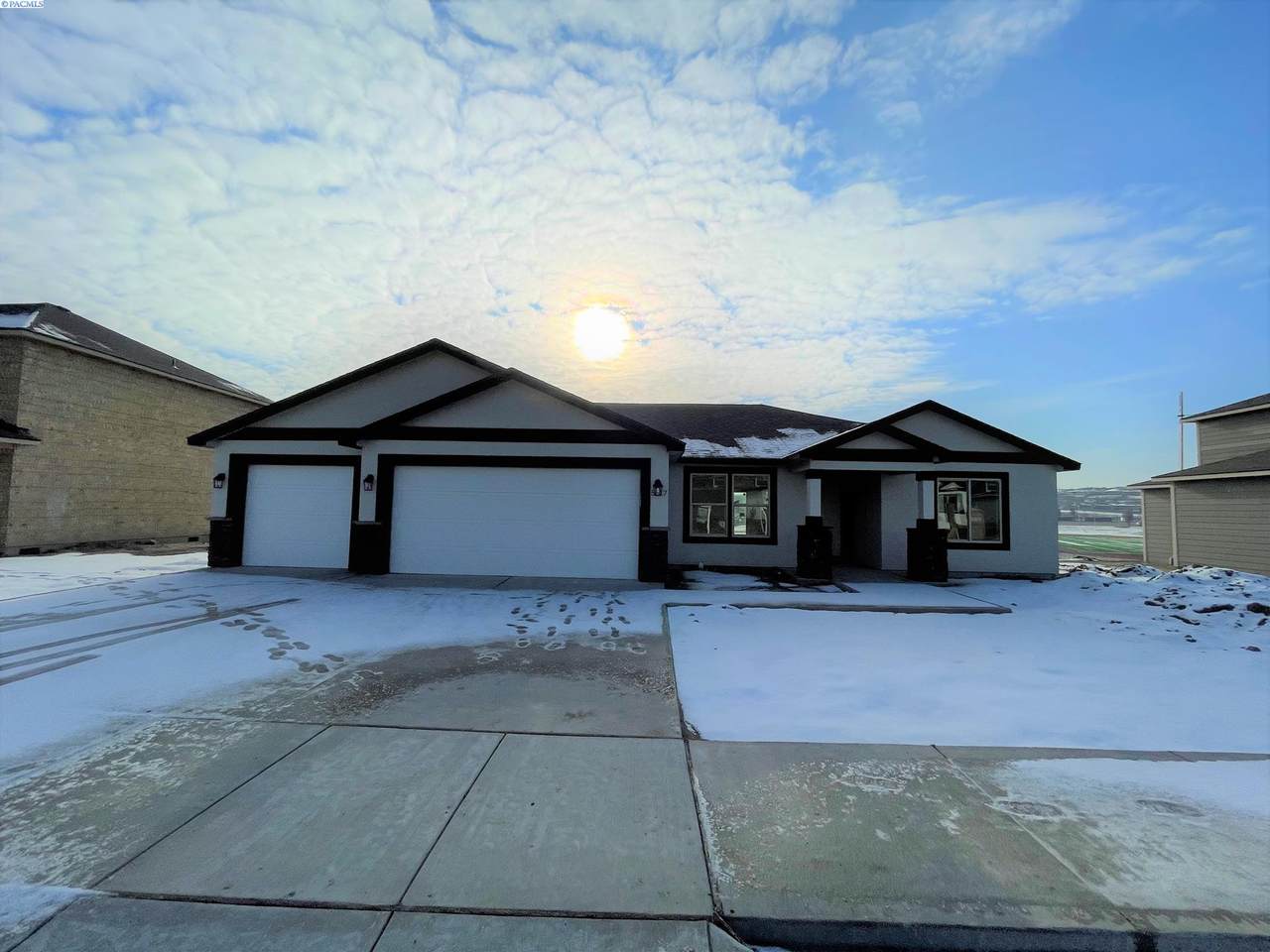 5617 32nd Ave - Photo 1