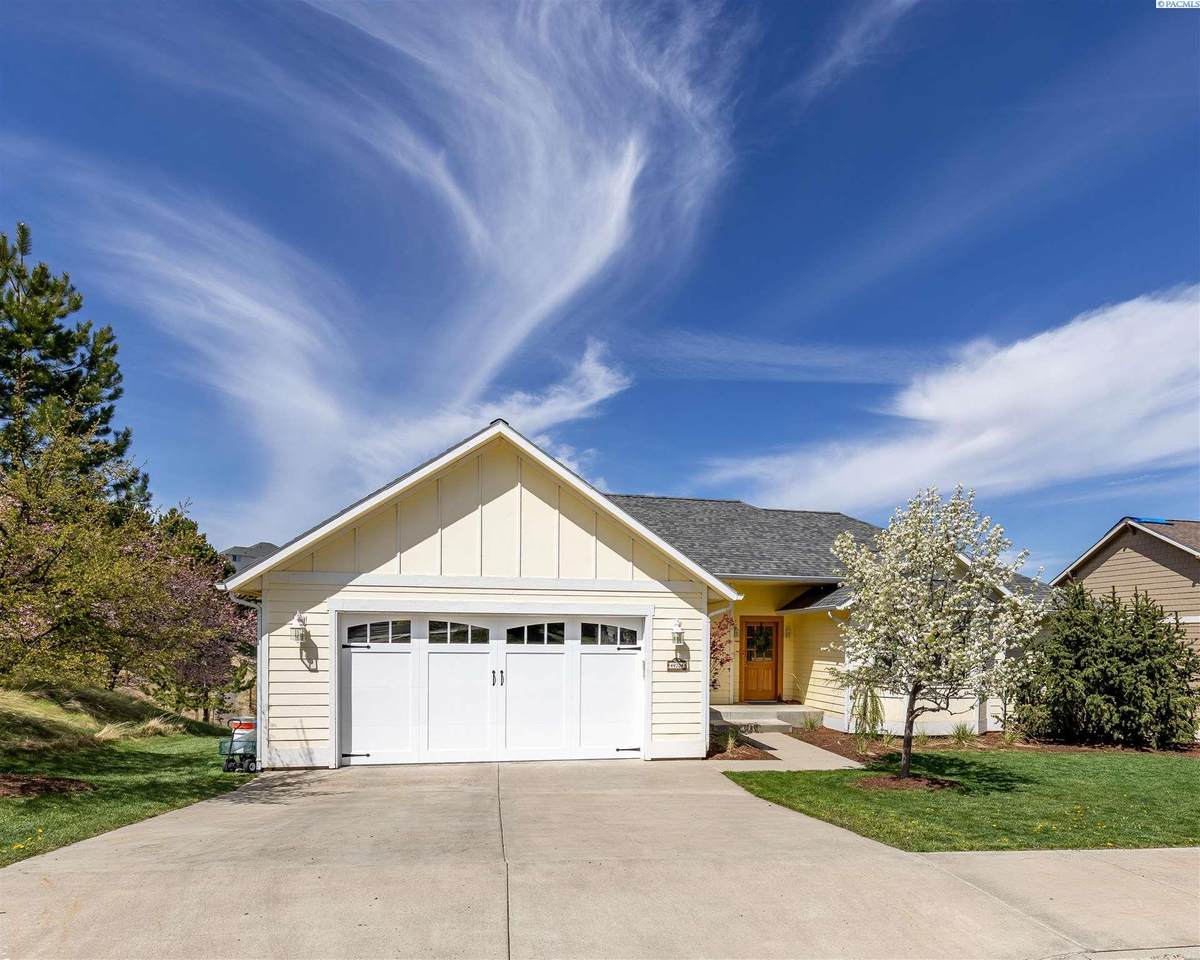 970 Crestview St. - Photo 1