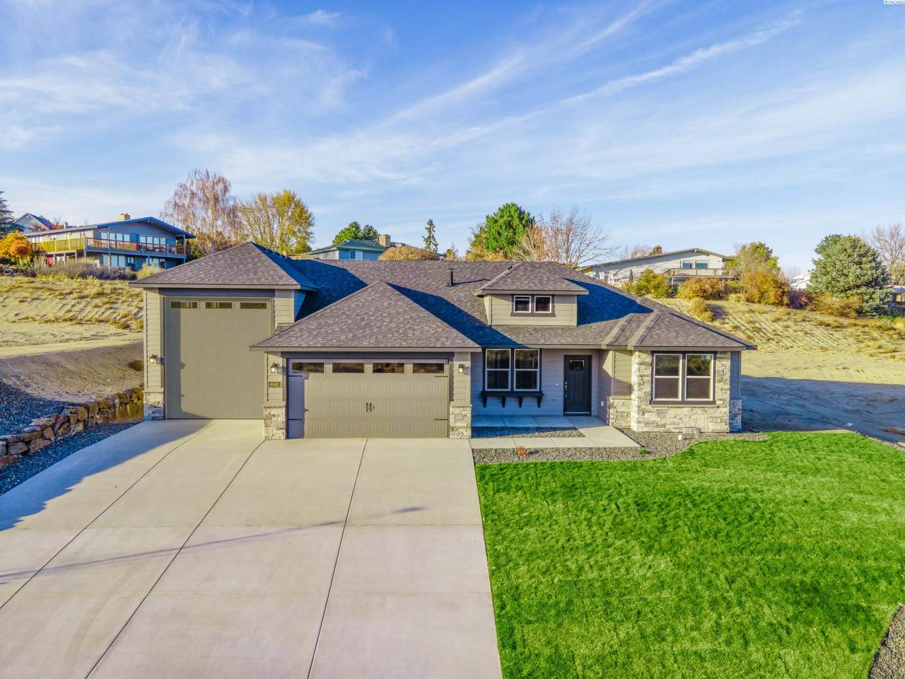 4082 Queen Street - Photo 1