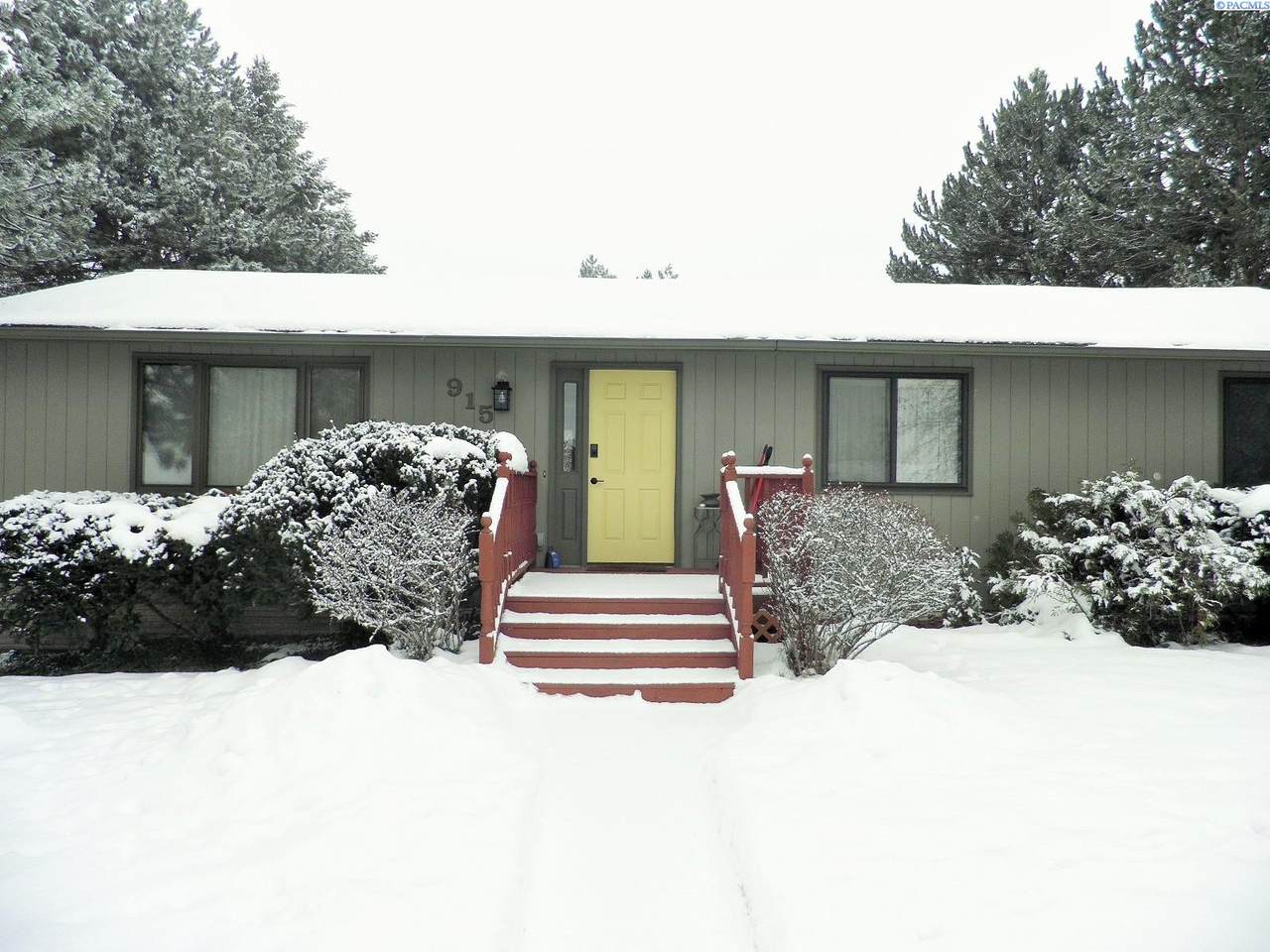 915 Robin Place - Photo 1