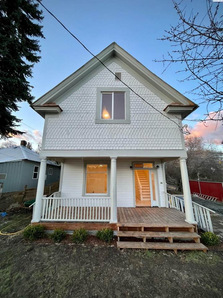 130 Whitman - Photo 1