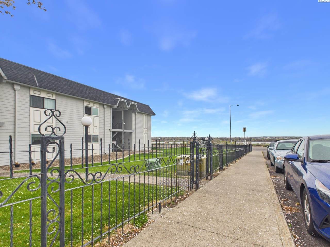 2401 Canal Dr - Photo 1