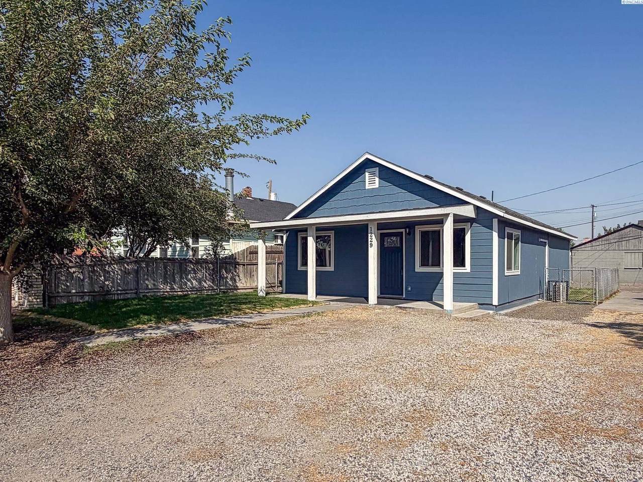1229 Railroad Ave - Photo 1