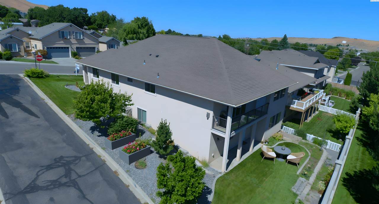1942 Sky Meadow Ave - Photo 1