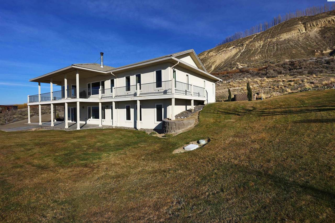 2431 Columbia River Road - Photo 1