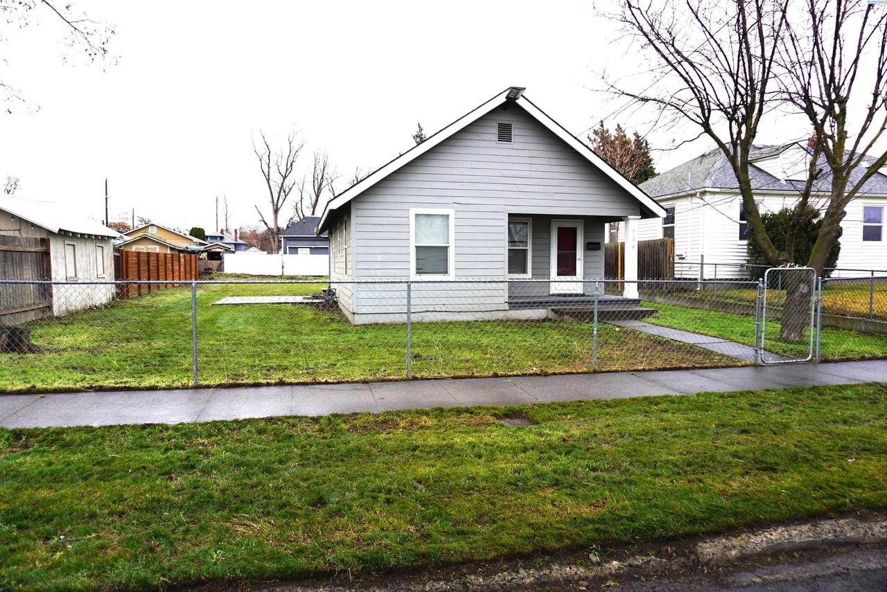 738 9th Ave - Photo 1