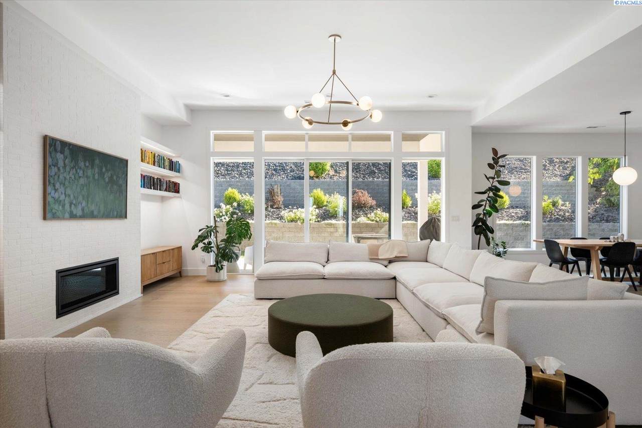 325 Rockwood Drive - Photo 1