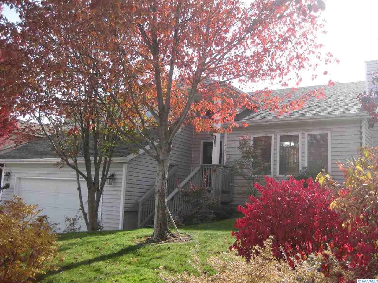 495 Robert St - Photo 1