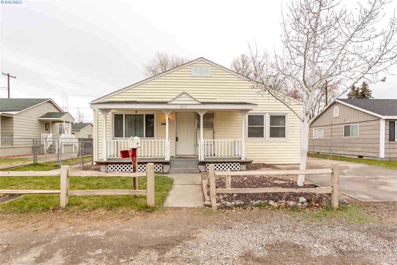 1017 Winslow Ave - Photo 1