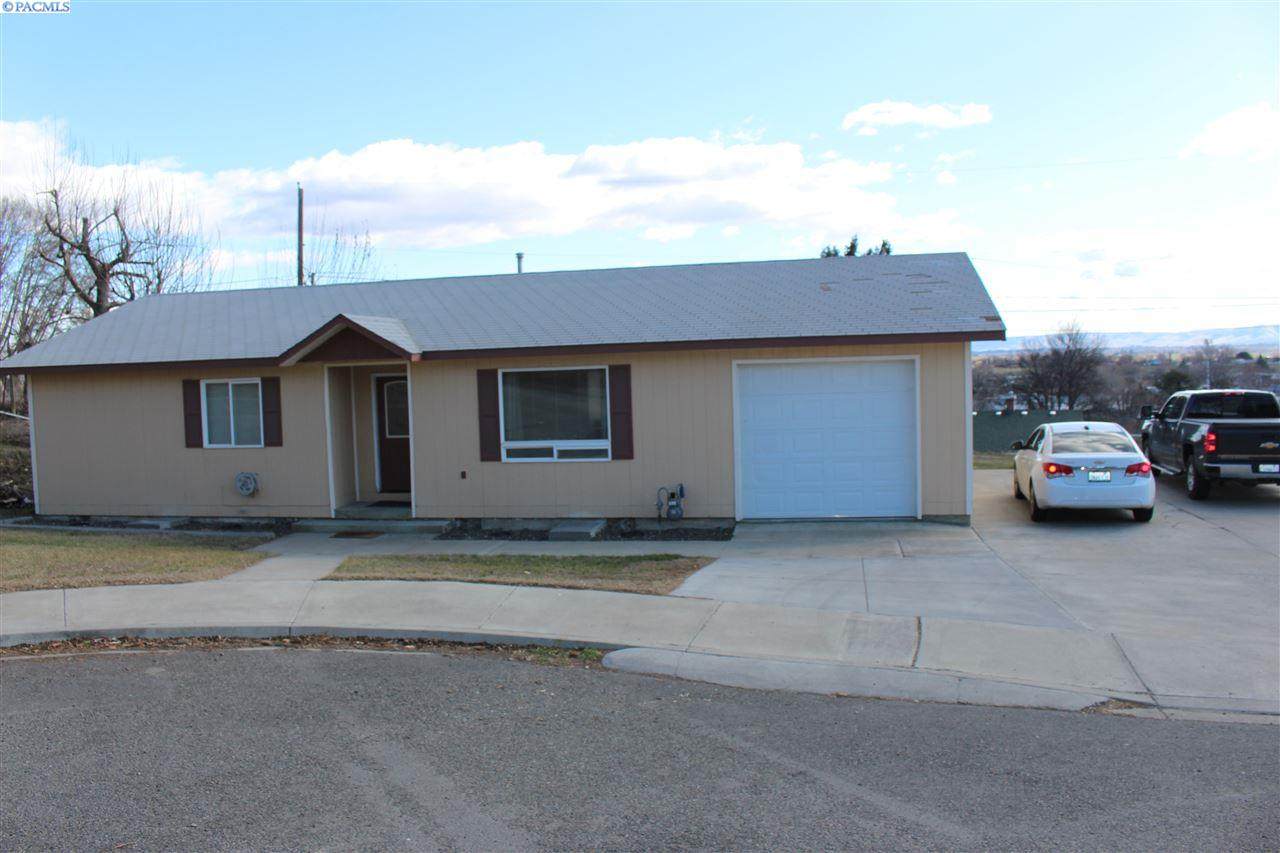 900 1st St. - Photo 1