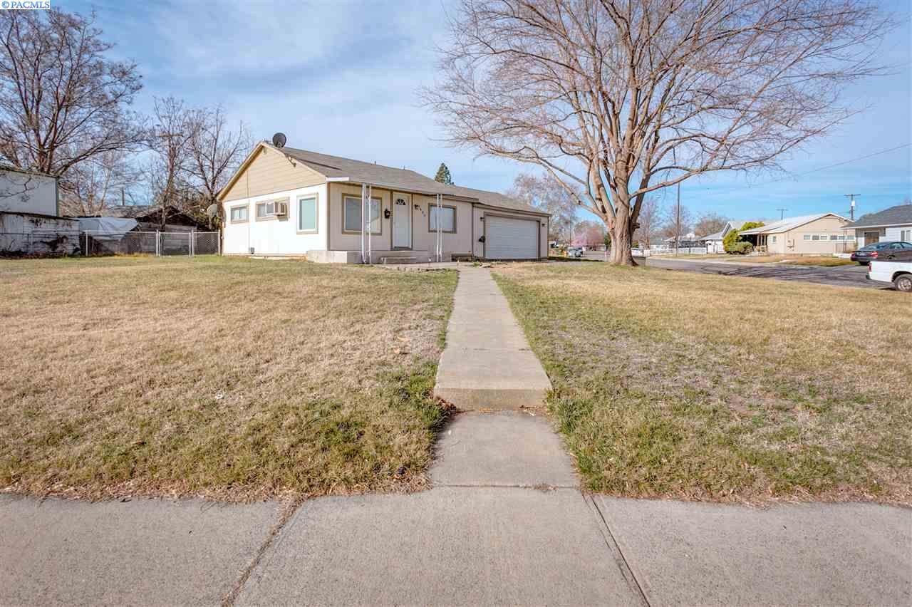 1405 Sanford Ave - Photo 1