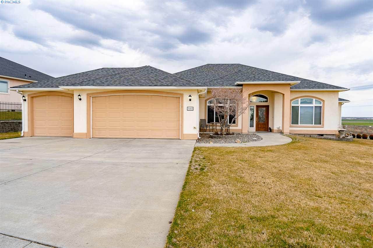 3607 Desert Plateau - Photo 1
