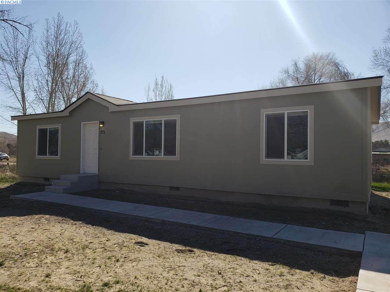 201 Babs Ave - Photo 1
