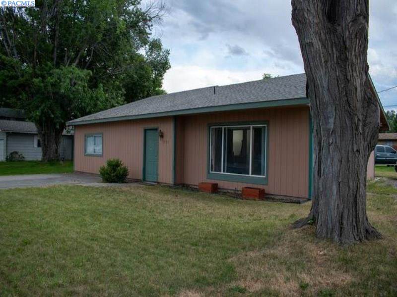 3903 10th Ave - Photo 1