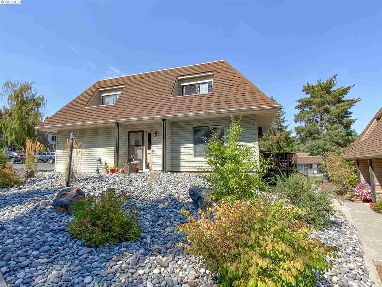 600 Crestview - Photo 1