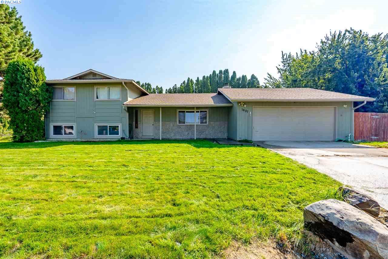 1607 Nelson - Photo 1