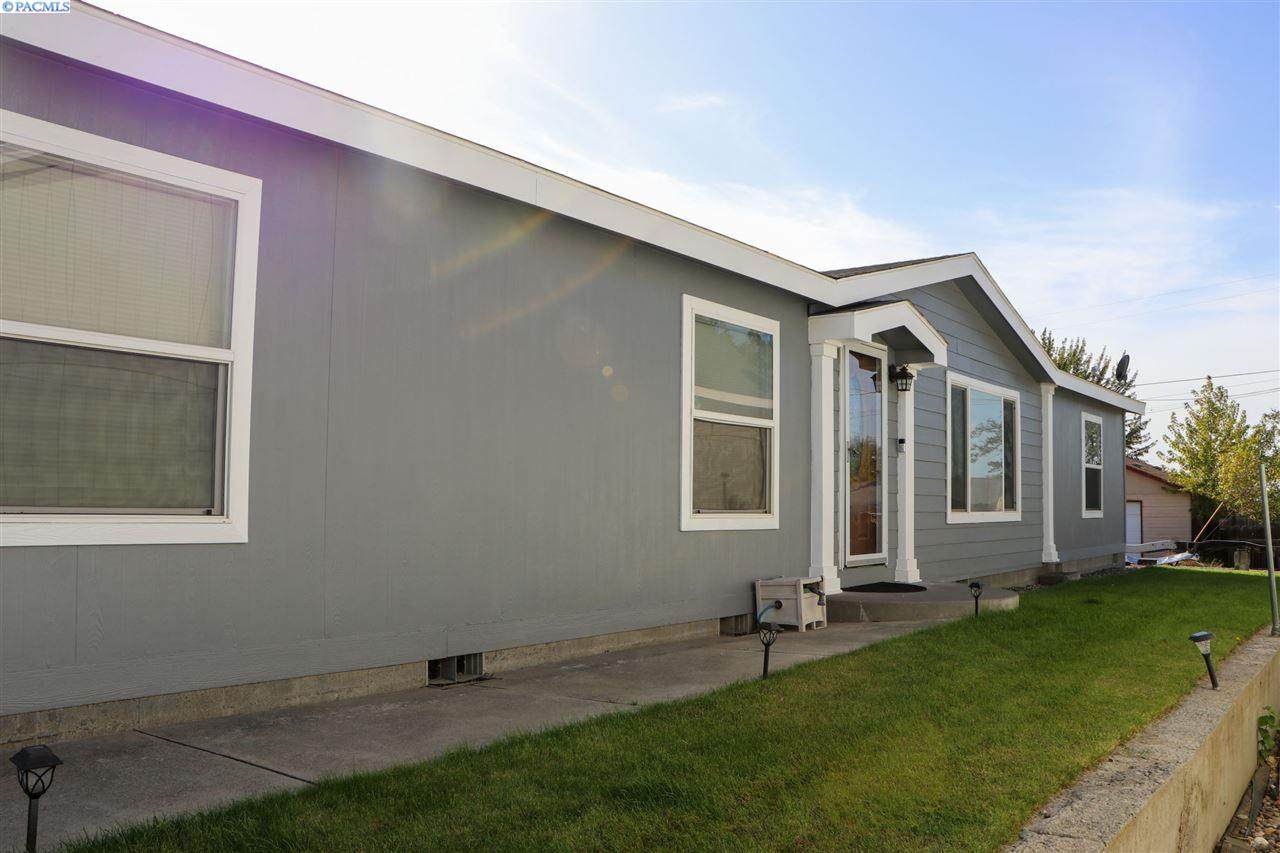 712 Waldemar Ave - Photo 1