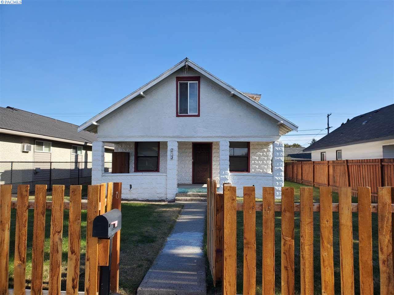 213 Ash Ave. - Photo 1