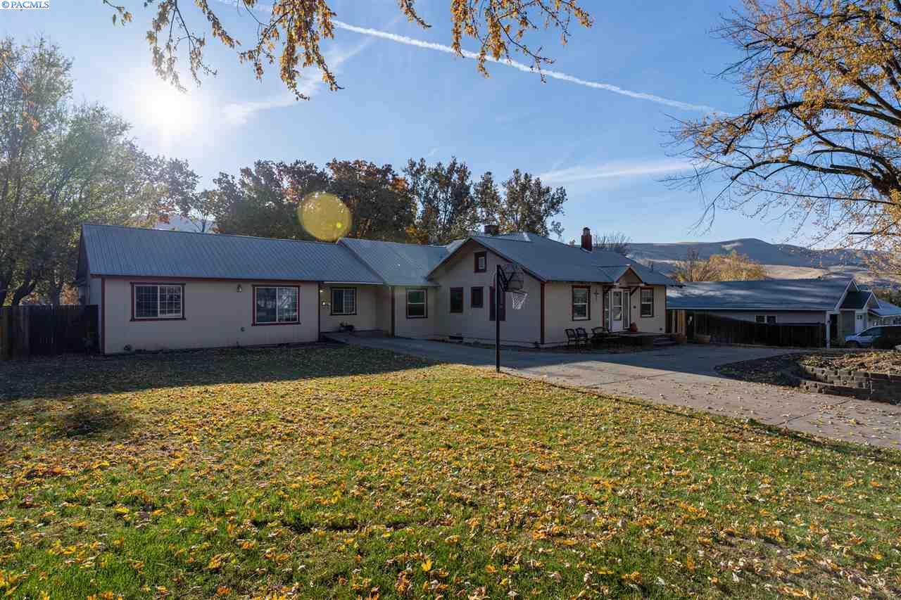 1403 Prosser - Photo 1