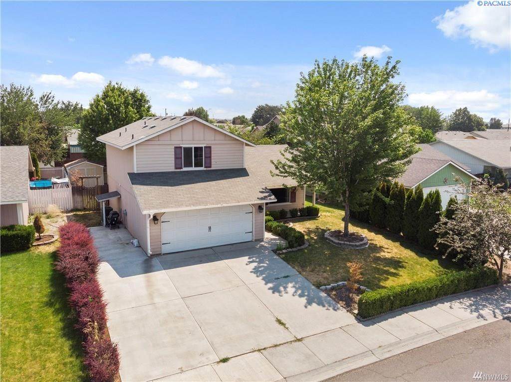 1025 3rd Ave - Photo 1