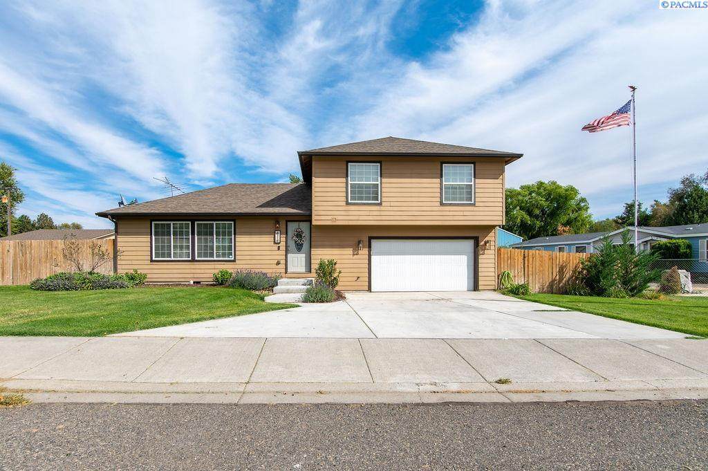 414 7th Street - Photo 1