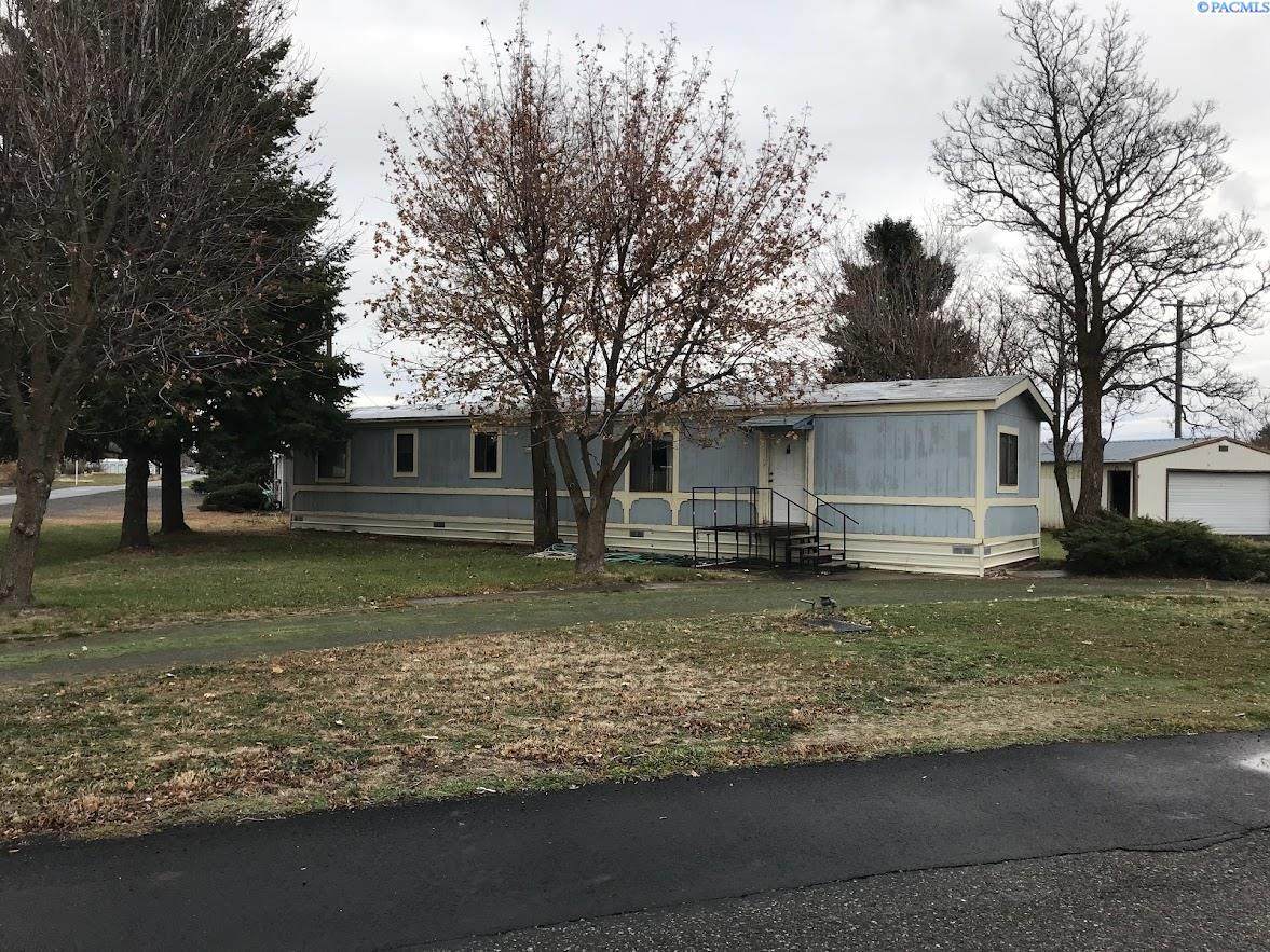209 Clark - Photo 1