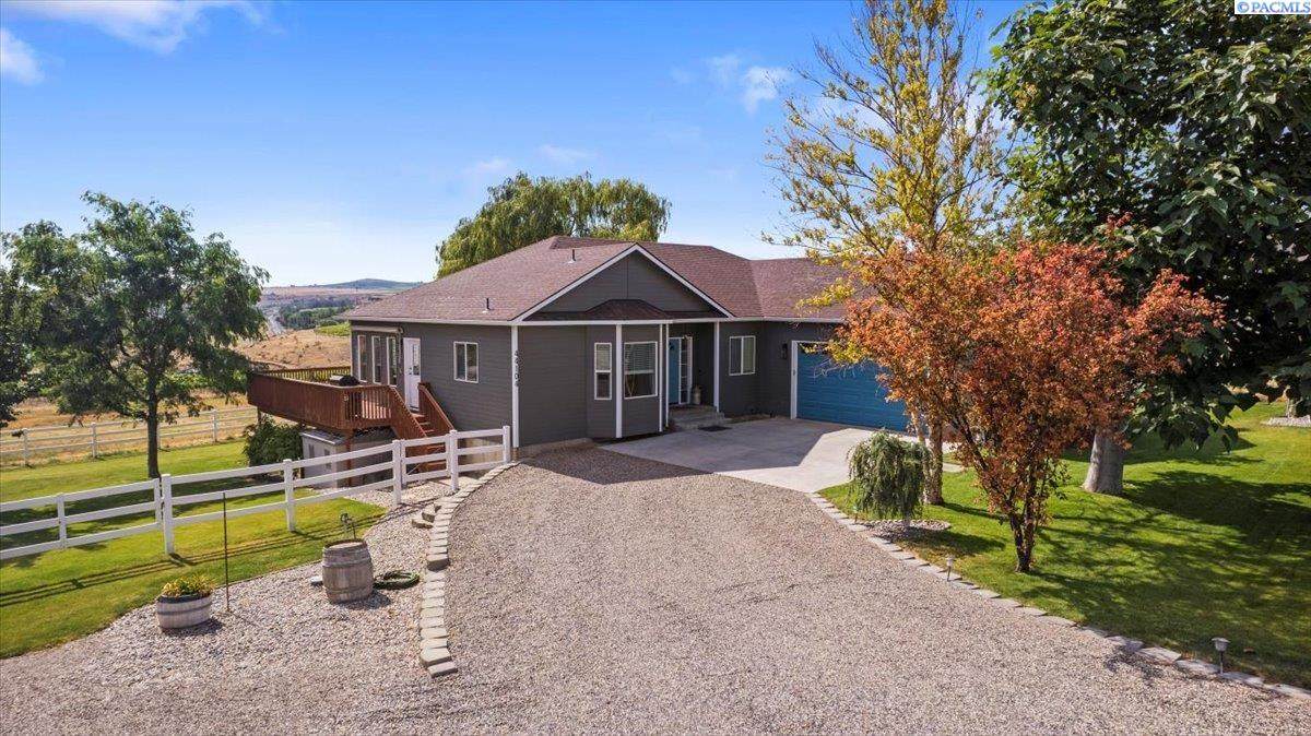 44104 Empire Dr - Photo 1