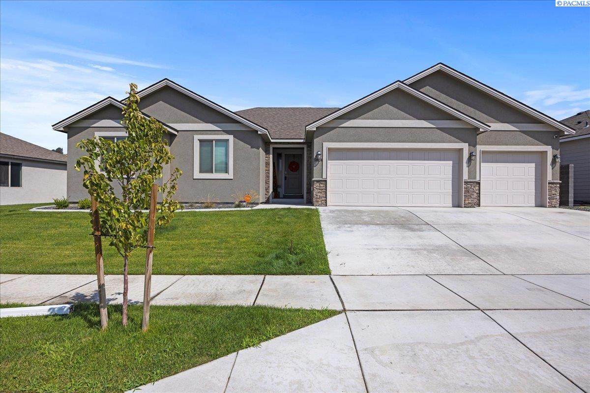 5624 31ST Ave - Photo 1