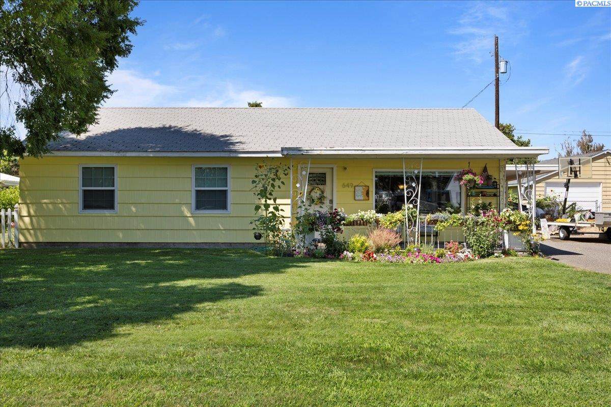 649 Chestnut Ave - Photo 1