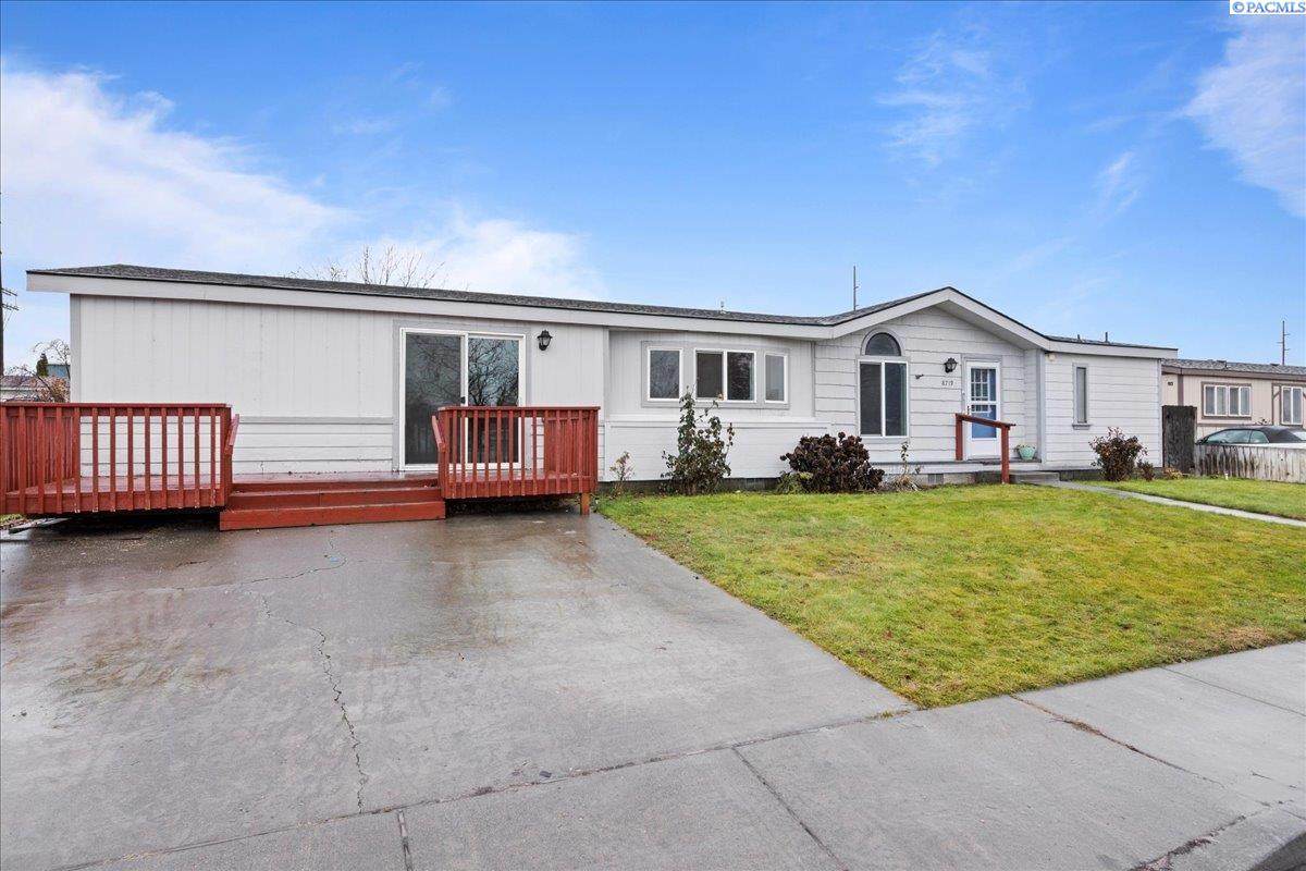 8719 Yellowstone Ave - Photo 1