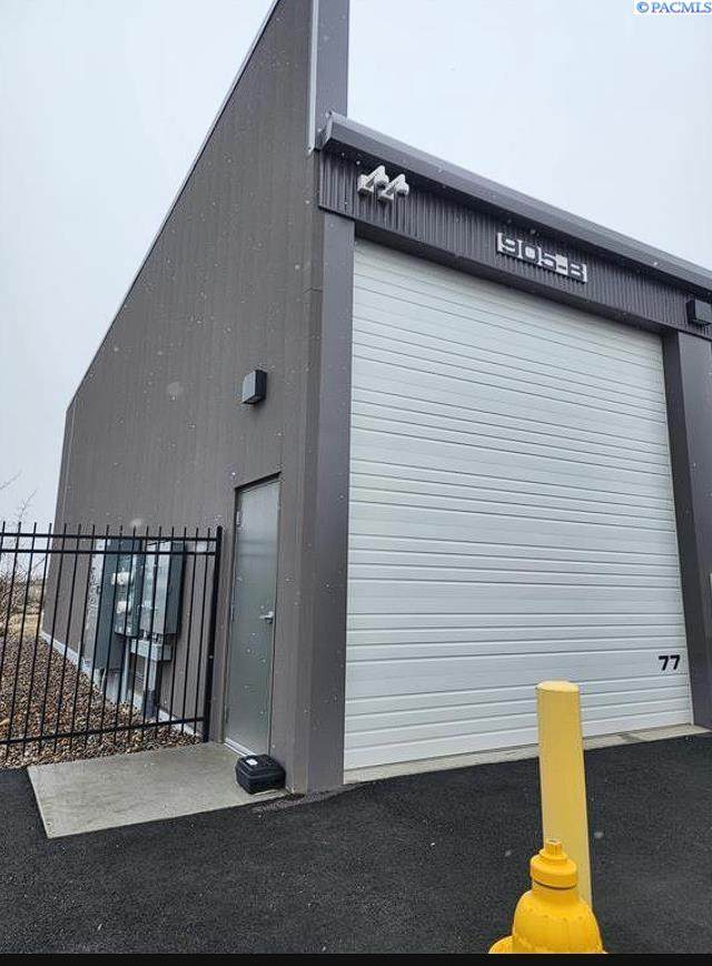 903 Curie St - Photo 1
