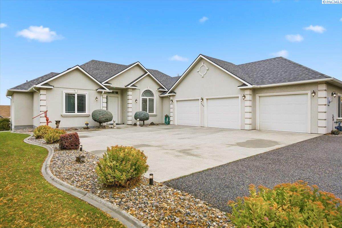 649 Clermont - Photo 1