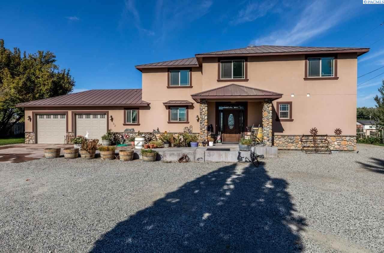 132 Valley Dr - Photo 1