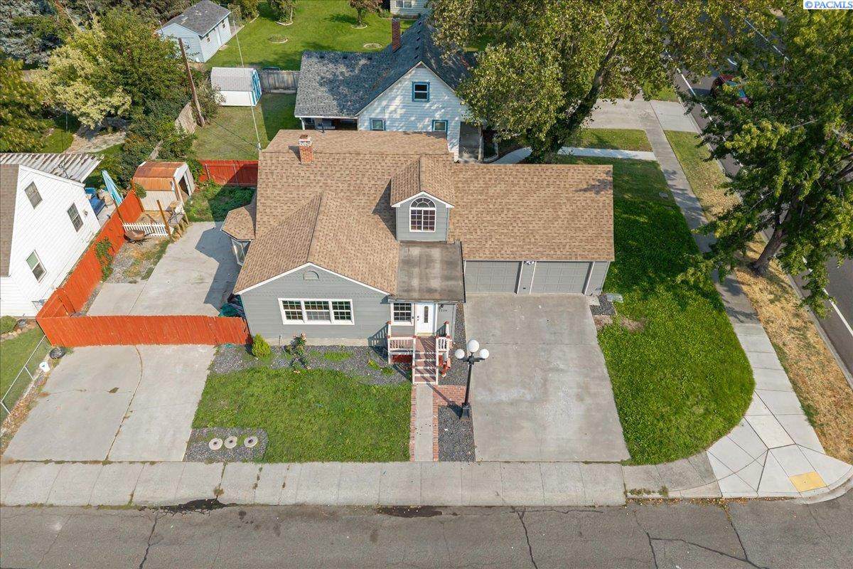 1220 Kennewick Ave. - Photo 1