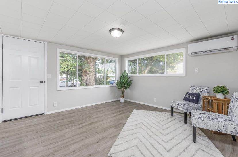 1602 Mcpherson Ave - Photo 1
