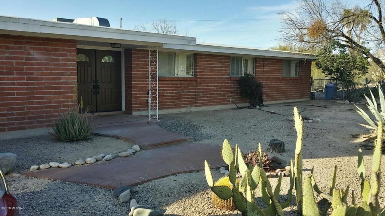 1002 Las Palmas Drive - Photo 1