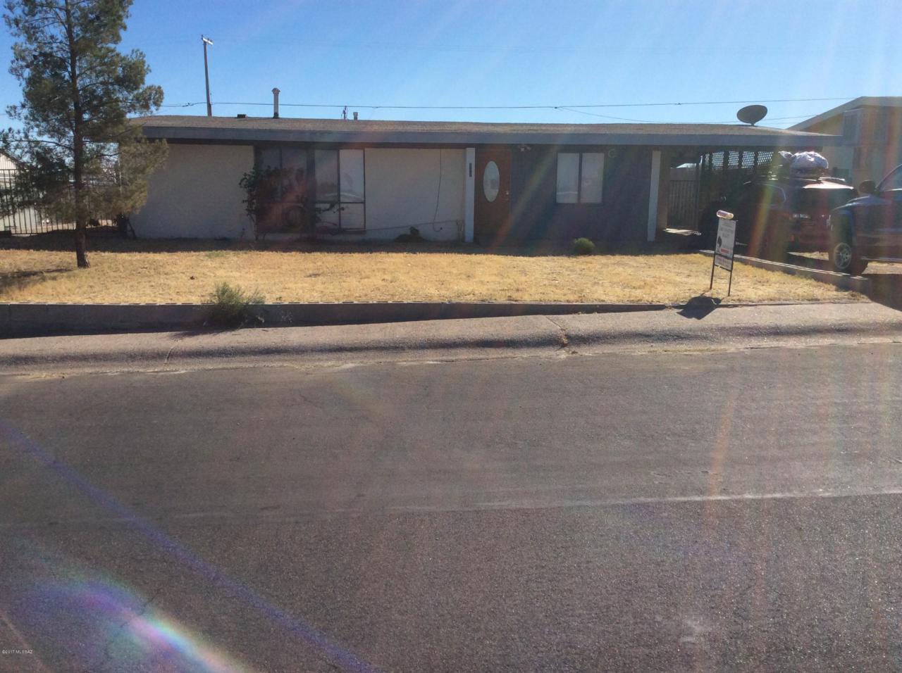907 1St Avenue - Photo 1
