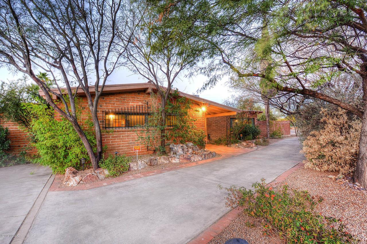 2534 Arroyo Chico - Photo 1