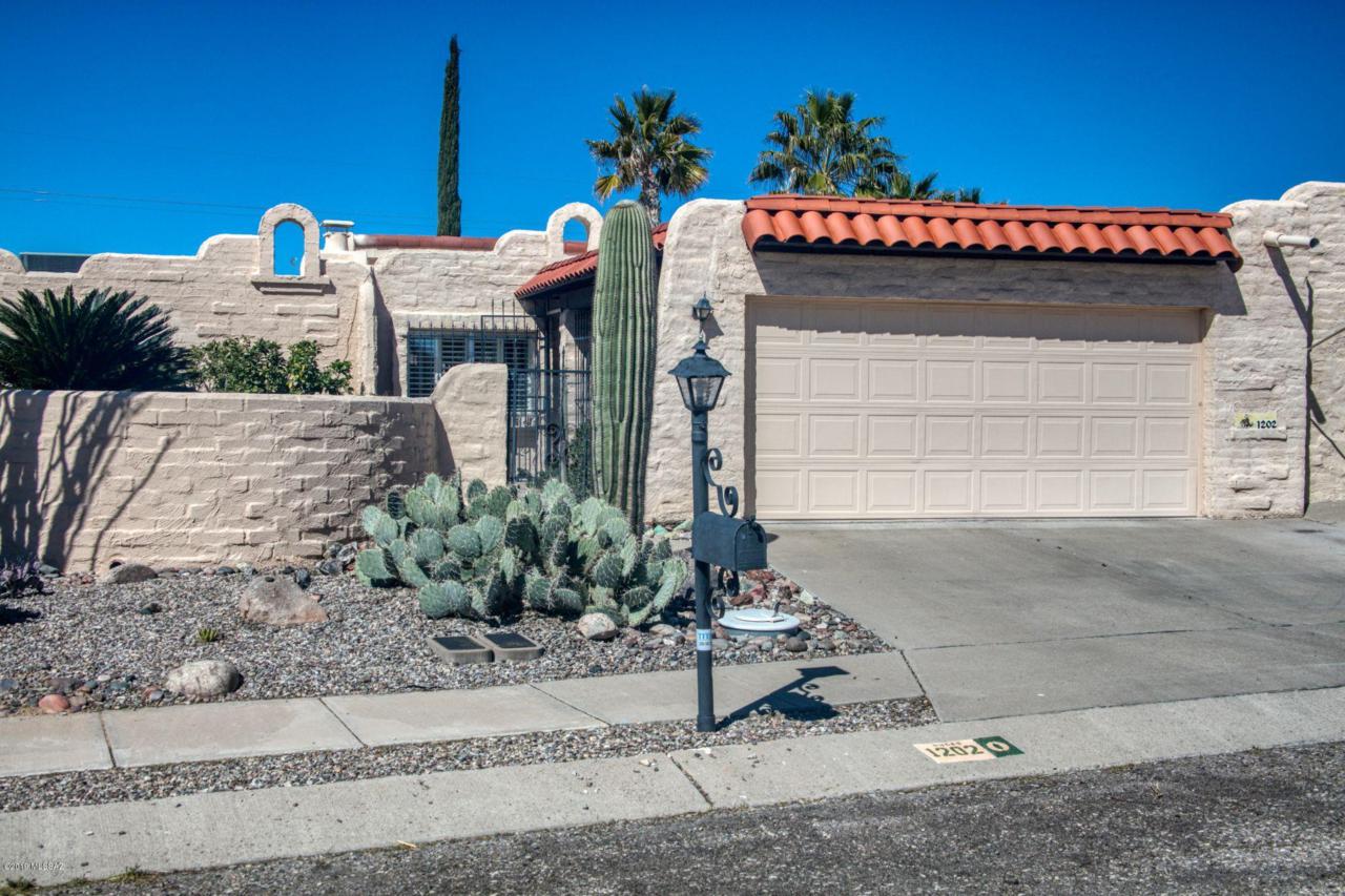 1202 Circulo Del Norte - Photo 1