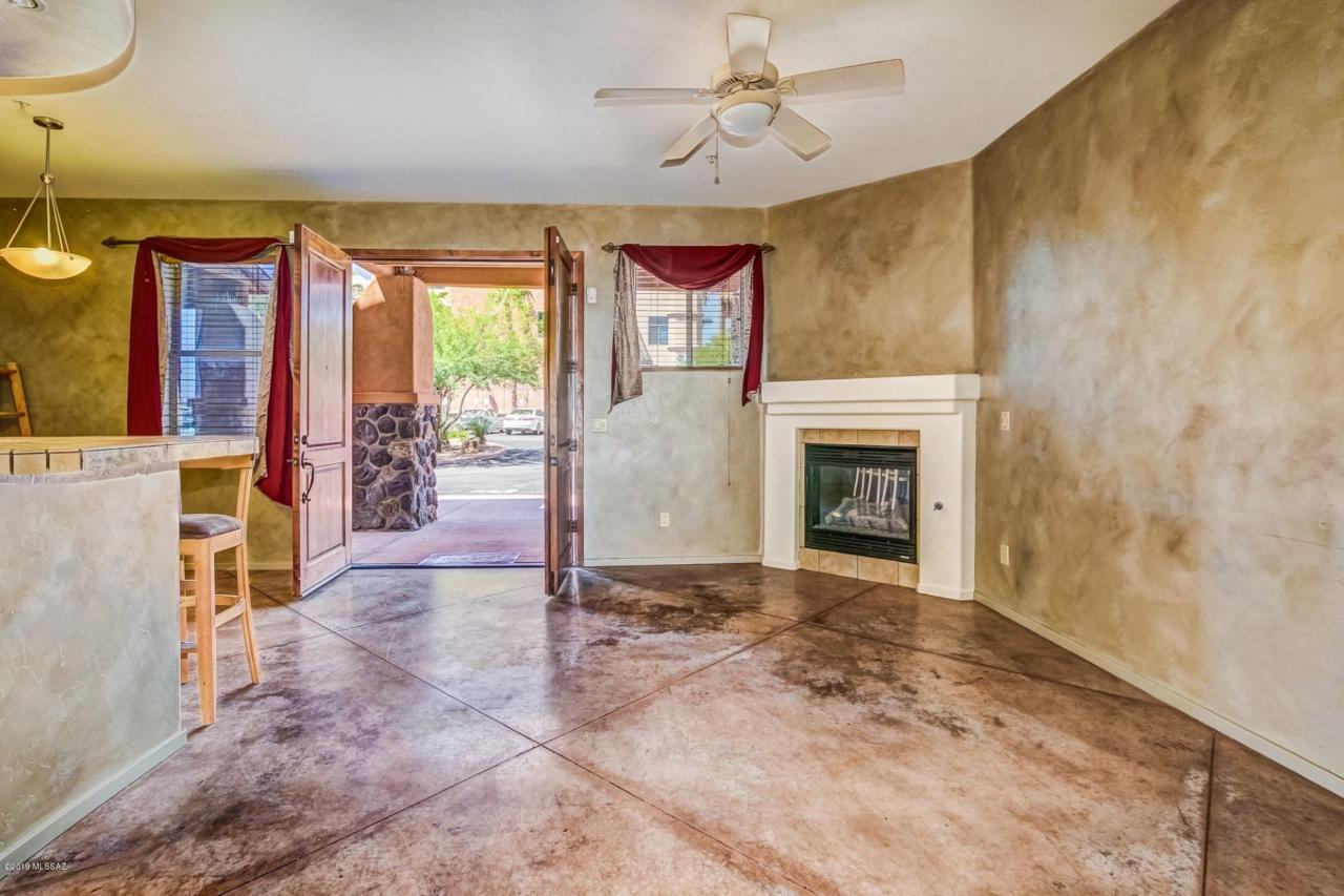446 Campbell Avenue - Photo 1