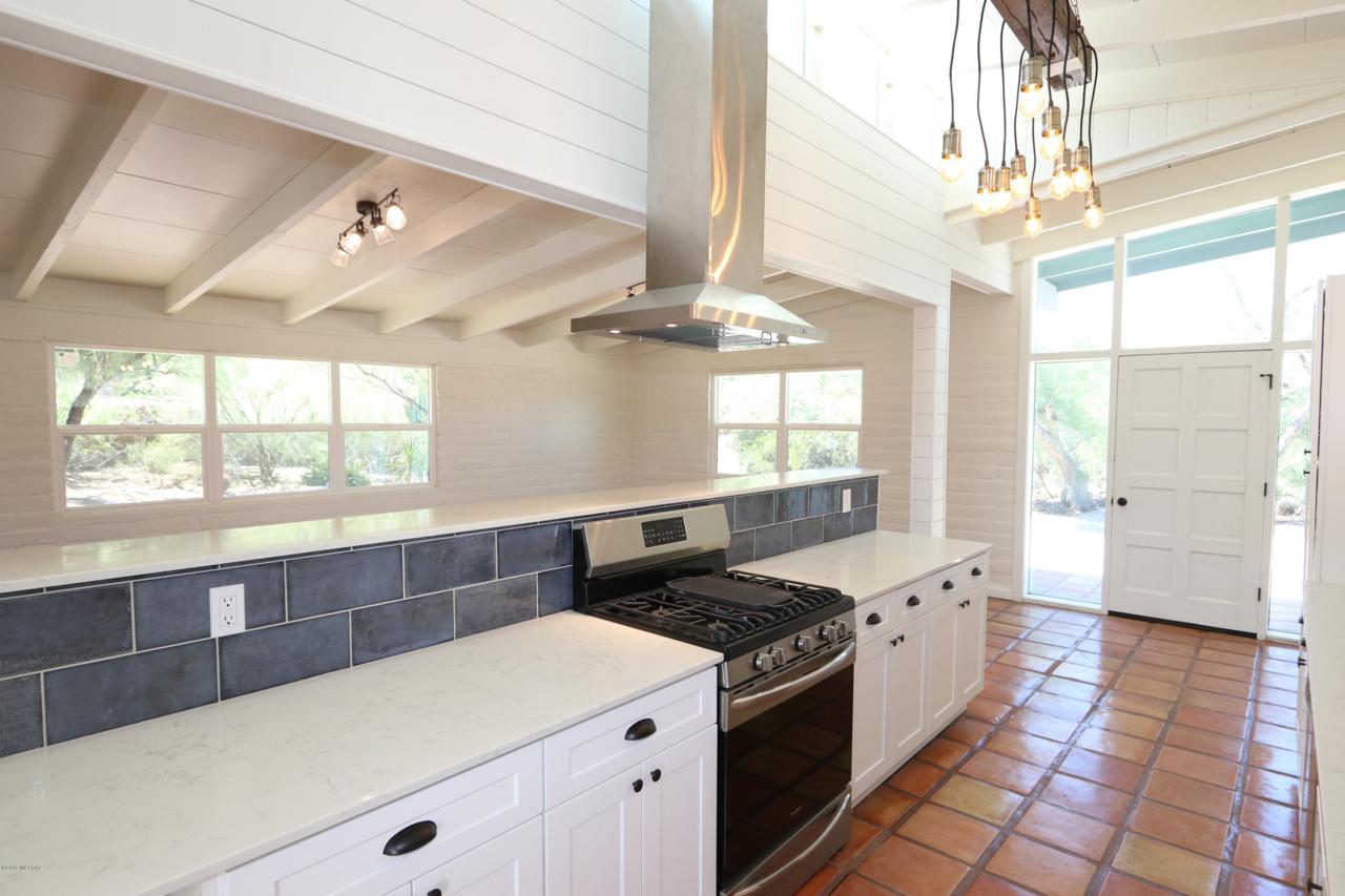 1124 Los Alamos Street - Photo 1