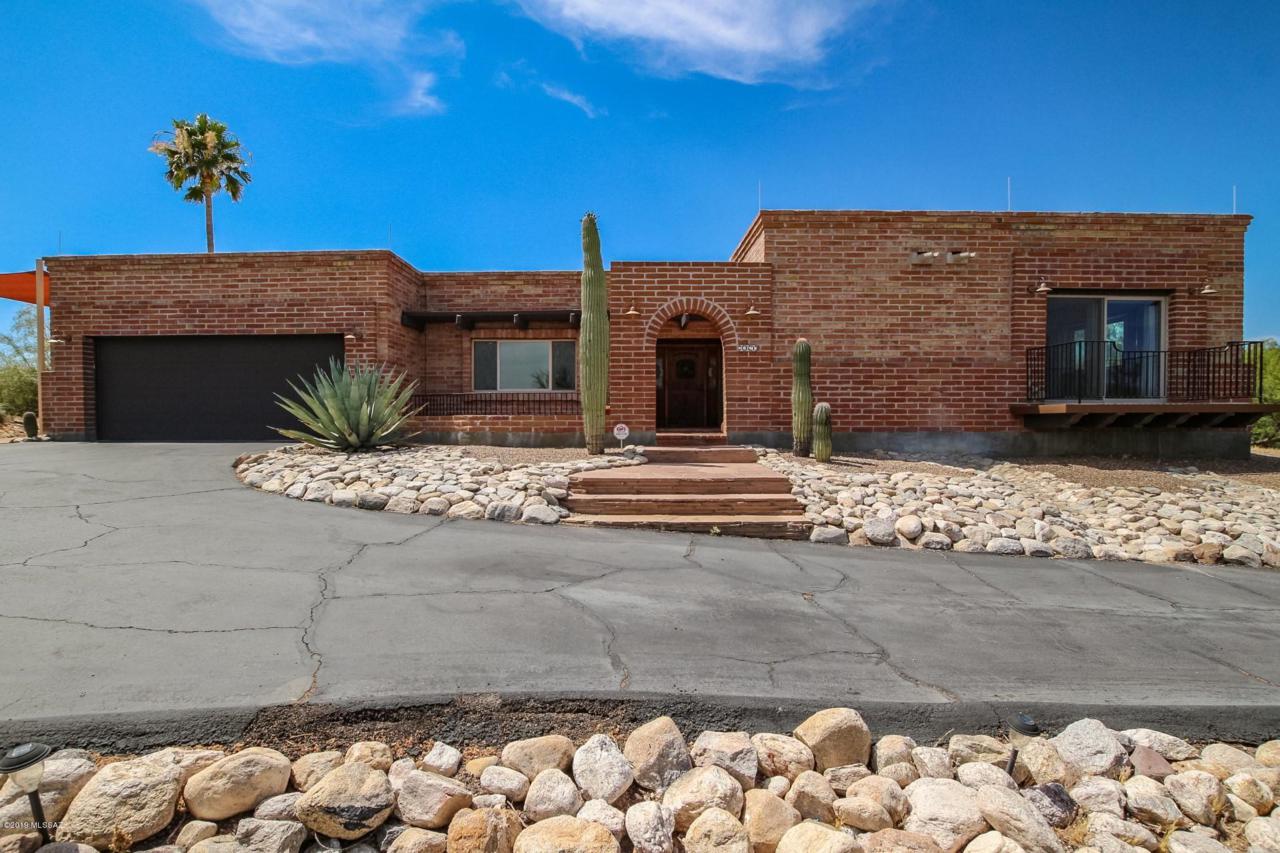 361 Hillcrest Place - Photo 1