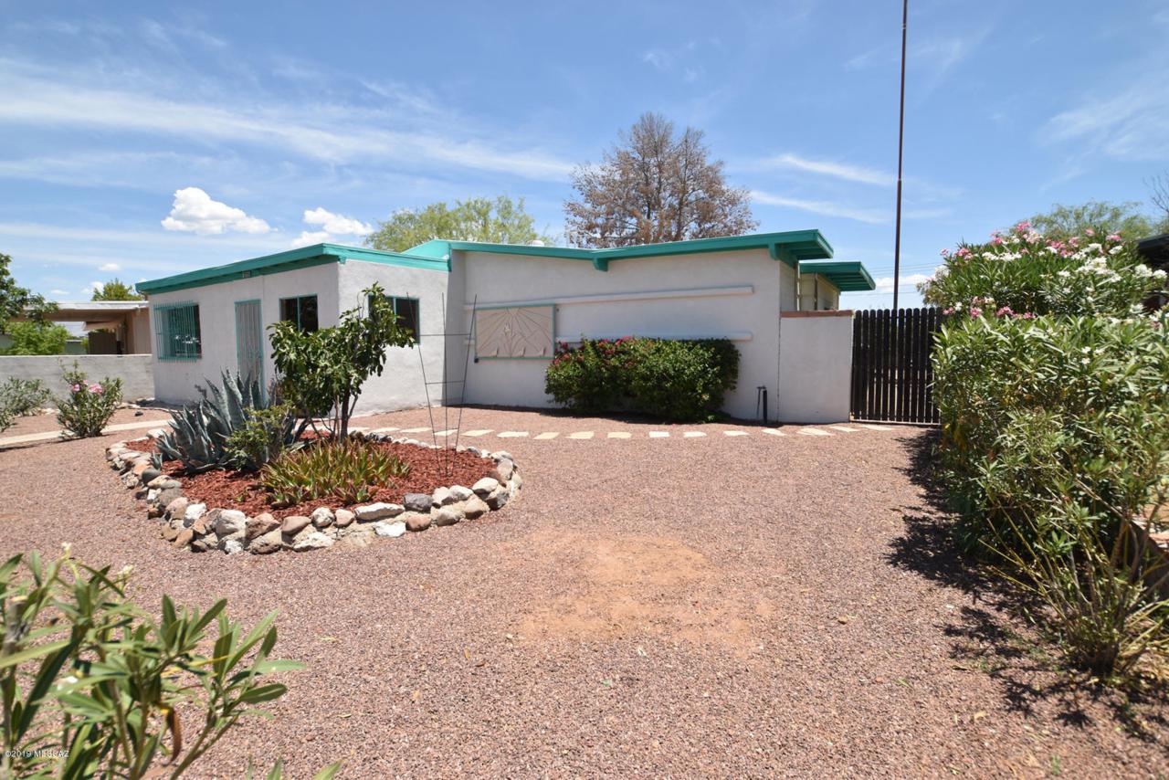 1811 Chrysler Avenue - Photo 1