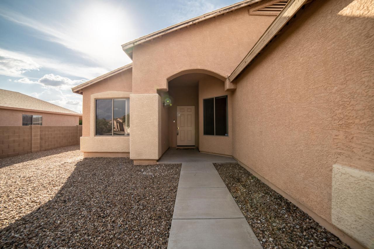6712 Yellow Rattle Court - Photo 1