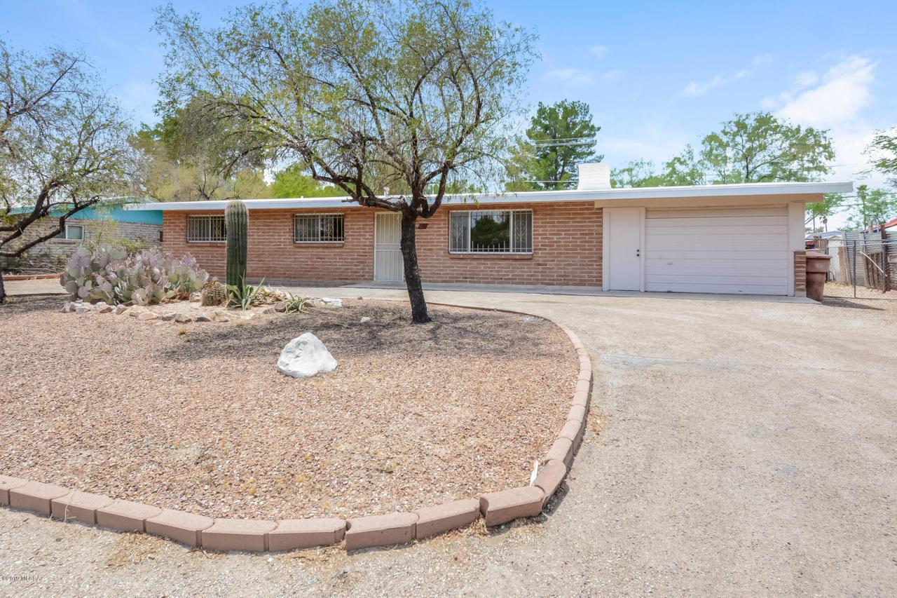 622 Del Valle Avenue - Photo 1