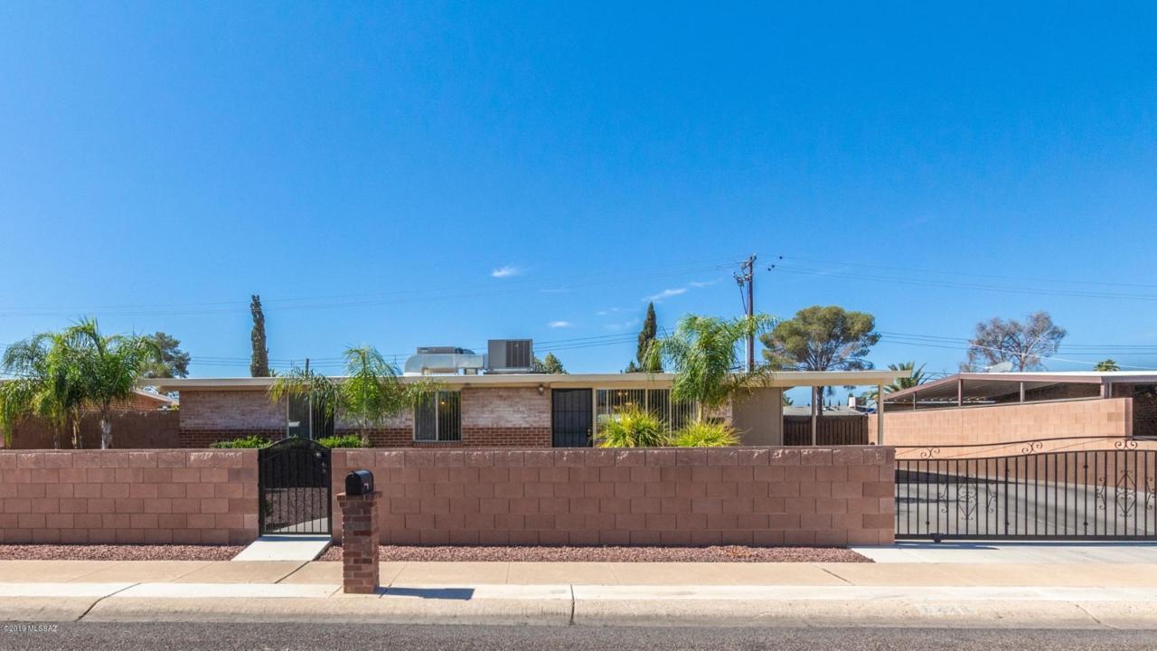 6226 32nd Street - Photo 1